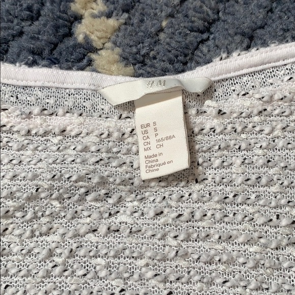 H&M cream textured sweater - Picture 2 of 3